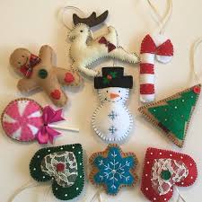 Işte böyle kolay ve şık i̇şte size kendi el emeğiniz ile hazırladığınız şahane bir yılbaşı süsü… bu süsü ağacınıza asabileceğiniz gibi eğer dilerseniz masanızı süslerken. Evde Yilbasi Susu Yapimi Hicbir Yerde Gormediginiz Susler Tarz Kadin