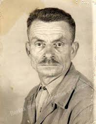 Daniel Viola nos envía las siguientes fotos de su familia: "Yo soy hijo de  una cuarta hija (que no aparece en la foto, ya que esa es la del  pasaporte),que nació aquí