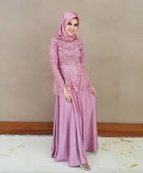 Adalah contoh baju dress panjang brokat buat pesta terbaru. 30 Ide Keren Model Baju Brokat Warna Magenta Maria Space