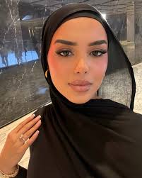 mid shopping selfies 🤳🏼🖤✨