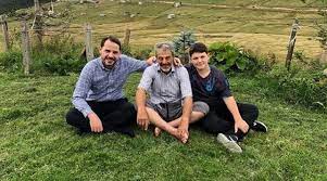 Sadık albayrak, oğlu berat albayrak'ın hazine ve maliye bakanlığı görevinden istifa etmesiyle ilgili konuştu. Berat Albayrak In Babasi Istifa Kendi Tercihi Aile Ici Gorus Ayriligi Falan Yok
