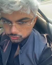 Natural Attention Seeker