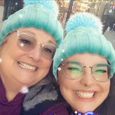 Dingle town is a charmer! It's got colorful houses,great cafes, and a  laid-back vibe.The town is also famous for its seafood- try some fresh  Dingle mussels or lobster🦞.. #fblifestyle