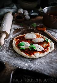 Pizza Margherita Nicht Mehr Aber Auch Nicht Weniger Tinastausendschon Rezept Margherita Rezept Rezepte Pizza Margherita