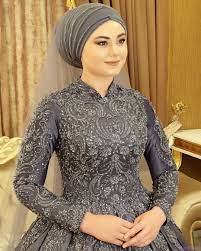 Sade Simli Tul Tesettur Nisan Basi 2021 Gelinler Gelin Fotograflari Trendler