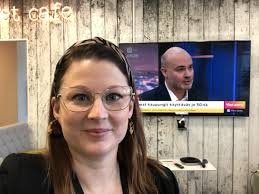 Laura Hyle على X: "Meidän @EetuPrieur tänään aamutelkussa kertomassa  5G:stä. Hyvä startti viikolle! @ElisaOyj #Elisa5G https://t.co/J3srrjK0Cm" 