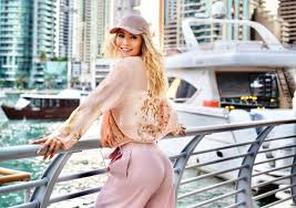 Seit anderthalb jahren lebt fiona erdmann in dubai, sieben flugstunden entfernt von ihrer alten heimat. Fitness Model Fiona Erdmann Mein Neues Leben In Dubai