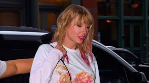 Is she even still taylor swift without blonde hair? Taylor Swift Wears New Merch Amid Countdown Twitter Freaks Out