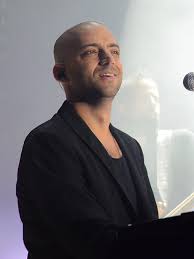 בית ספר , גני ילדים, פארקים , מרכזים מסחריים , אוכלוסיה טובה ואיזור סופר שקט. Idan Raichel Wikipedia