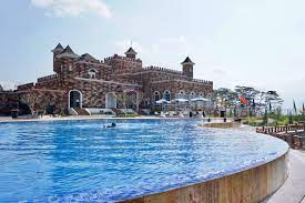 Wisata pemandian terbaru di malang yaitu lembah tumpang resort, ada kolam renang yang ditengahnya terdapat candi lho, banyak juga spot salah satu wisata pemandian baru di malang yaitu lembah tumpang resort. Tiket Masuk Pemandian Cerme Malang Angelien Loots Toko Legendaris Di Malang Via Jelajah Valadoo Com Therese Riddell