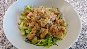 Bij San Aan Tafel Courgette Spaghetti Met Kip Roomsaus Courgette Spaghetti Courgette Gezonde Recepten