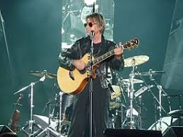 Ce soir, il interprète le titre « l'opportuniste » de jacques dutronc. Jacques Dutronc Wikipedia