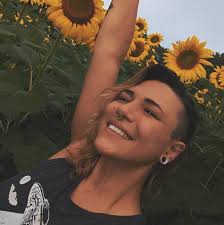 Me: Me:I'm I'm overwhelmed Also me: I want to expand my garden, get  chickens, start beekeeping, bake my own bread, grow flowers and be  completely self sufficient