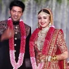 Just 21 Years Old Shivaay Actress Sayesha Saigal Gets Married Wedding Stills Old Married Couple Wedding Story