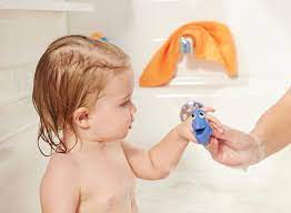 Soft sculptured bath toys set includes nemo, marlin, dory, and pearl comes with clear zip carrying case ages 2+ plastic figures up to 5'' l case: Disney Pixar Finding Nemo Bath Toys Nemo Dory Squirt Bath Squirter Toys 3 Pack Walmart Com Walmart Com