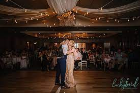 Bowling Green Ohio Golf Club Wedding Photos Luckybird Photography Ohio Wedding Venues Wedding Photos Sunset Wedding Photos