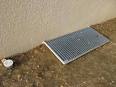 Grille vide sanitaire sur