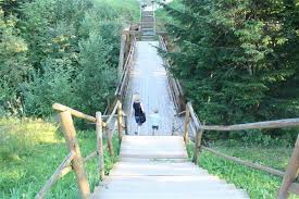 Pod włodawą, w pobliżu wsi orchówek, znajduje się punkt łączący polskę, białoruś i ukrainę. Labiryntarium Trojstyk Granic Polski Slowacji I Czech