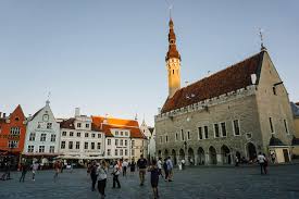 Die stadtmauern mit ihren breiten türmen umgeben. Die Schonsten Sehenswurdigkeiten In Tallinn Ferienfrei