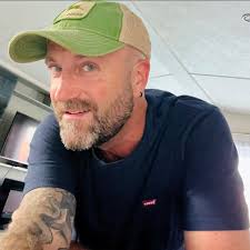 Hello everyone :) Is there a Good builder who would be interested in  renovating my bathroom and kitchen please get in touch. I am NOT looking  for a building company. I am