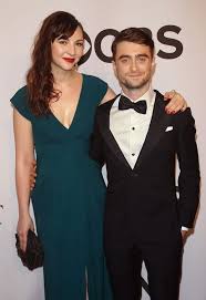 Daniel jacob radcliffe is an english actor, best known for playing harry potter in the harry potter film series. Daniel Radcliffe Verlobte V Vermogen Grosse Tattoo Herkunft 2021 Taddlr