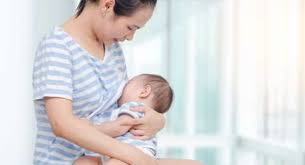 Ketika buang air besar di hadapan banyak orang, tentunya kita merasa malu. Setelah Minum Asi Bayi Selalu Bab Normalkah