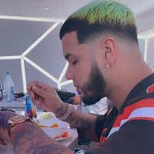 Corte de pelo estilo hipster corto, perfecto para todos. Pin De Dayana Lopez En Real Hasta La Muerte Imagenes De Cantantes Fotos De Artistas Famosos Fotos De Bad Bunny