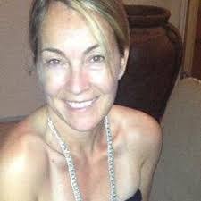 Manon Roy's Instagram, Twitter & Facebook