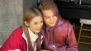 吳保錡於2018年透過參加viutv選秀節目《good night show 全民造星》進入廿強而令大眾認識，比賽結束後與肥仔（梁業）、deegor（何啟華）和193（郭嘉駿）組成男子偶像組合error ， 並於2018年12月2日推出歌曲《404》作為出道作品。 後與error其他成員一同參加viutv節目《花姐error遊》，因其挑戰食辣拉麵. å…«å…©é‡'