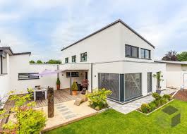 Holzterrasse Mit Sand Haus Terrassengestaltung Style At Home