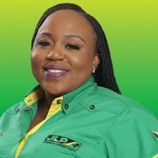 Tricia Walters's Instagram, Twitter & Facebook