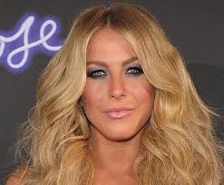 Ren maccormack, nastolatek wychowany w mieście, przenosi się do małego miasteczka, gdzie muzyka rockowa i taniec są zakazane. Footloose Siren Julianne Hough Is Focused On Acting The Fan Carpet