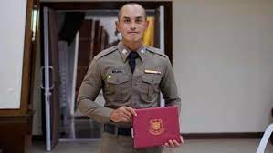 เชื่อว่าหลายคนคงทราบกันดีว่า สงกรานต์ เตชะณรงค์ คือทายาทอาณาจักร โบนันซ่า เขาใหญ่ แล้วอีกบทบาทที่น่าสนใจ คือ ร.ต.อ.สงกรานต์ เตชะณรงค์ ดำรง. 6cw4wu4uzdbtxm