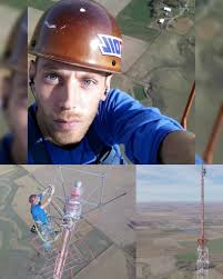 Man Climbs 457m Communication Tower to Change Light Bulb in South Dakota