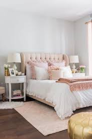 More over decoration chambre de fille has viewed by 4613 visitor. 1001 Idees Comment Decorer La Chambre Rose Et Blanc Chic Chambre Rose Et Blanc Chambre A Coucher Rose Chambres A Coucher Modernes