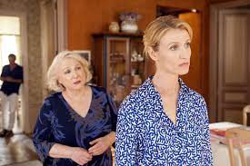 Josiane balasko, alexandra lamy, mathilde seigner, philippe lefebvre (acteur), jérôme commandeur, pascal demolon, cécile rebboah, didier flamand, guilaine londez, patrick bosso, marc fayet, renaud roussel. Retour Chez Ma Mere 2016 Imdb