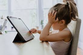 Πρόγραμμα voucher «ψηφιακή μέριμνα» για αγορά tablet, laptop, desktop. Voucher 200 Eyrw Pws Ypoballetai H Aithsh Symmetoxhs Athens Voice