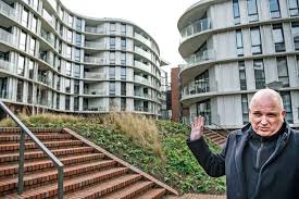 Werd in 1970 voorzitter jonge socialisten, ook was hij directeur van de balie en het internationaal film festival rotterdam. Felix Rottenberg Keert Terug Naar De Akbarstraat Ik Geloof In Deze Buurt De Volkskrant