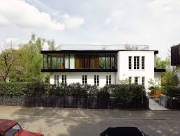 The kleines haus, site of the world premiere of the first version of ariadne auf naxos by richard strauss, was destroyed in world war ii. Aufstockung Haus S In Stuttgart Flachdach Wohnen Baunetz Wissen