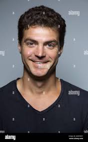 Occhi azzurri ricci immagini e fotografie stock ad alta risoluzione