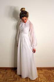 Mieder mit plissierten rüschen und rundem rock. Vintage Brautkleid Langarm Scarlett Oma Klara
