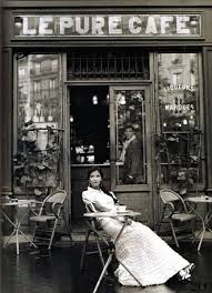 Marie Sat At Her Usual Table In Front Of Le Pure Cafe She Was Waiting As Usual For The Man Of Her Dreams To Cafe De Paris Noir Et Blanc Photographie