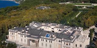 In the video, putin's palace. Russian State Tv Station Denies That President Putin S Palace Is Not Fancy Netral News