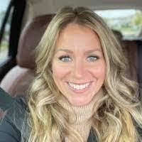 Ellen Laskowski's Instagram, Twitter & Facebook