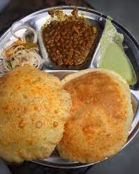 Where can i get the best chole bhature near/in discovery garden? Chole Bhature Indian Breakfast Oc 1275x4570 Foodporn