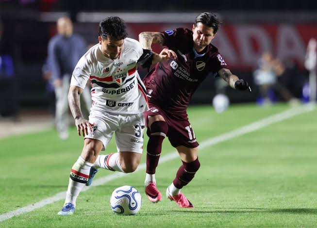 S&atilde;o Paulo vence Bol&iacute;var em casa e avan&ccedil;a &agrave;s quartas da Sul-Americana