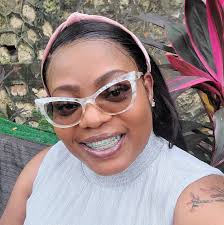 The bitte can be your simple everyday sandal! Available now in sizes 5-12.  Colours: black, red&green, orange, silver, mustard, copper, purple, pink,  red, white, yellow