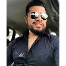 ⓘ @luisss.cortes te acaba de mencionar hace 1 min ! Hola, encontré tu  Instagram. Con todo respeto, ¿puedo seguirte? 🥰