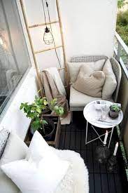 decoration balcon transformer le balcon en un coin charmant deco noir et blanc idee deco balcon deco petit balcon