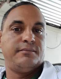 TODO AQUÍ ES COMO PA' PERROS (CESAR MARTÍNEZ):